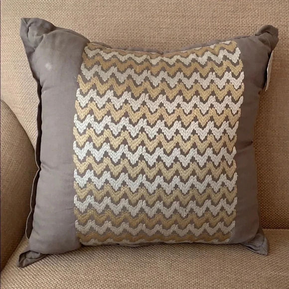 Linden Street Gray Geometric Accent Pillow 16x16 New - Picture 1 of 9